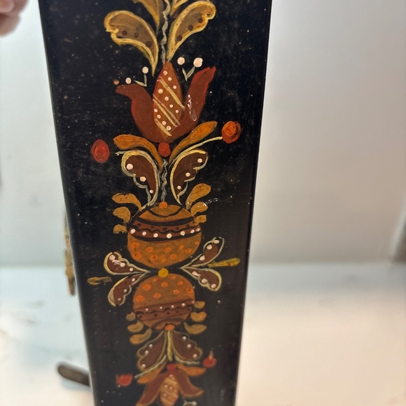 Beautiful Vintage Outside Metal Mailbox Hand Painted with horse and carriage - Picture 6 of 7